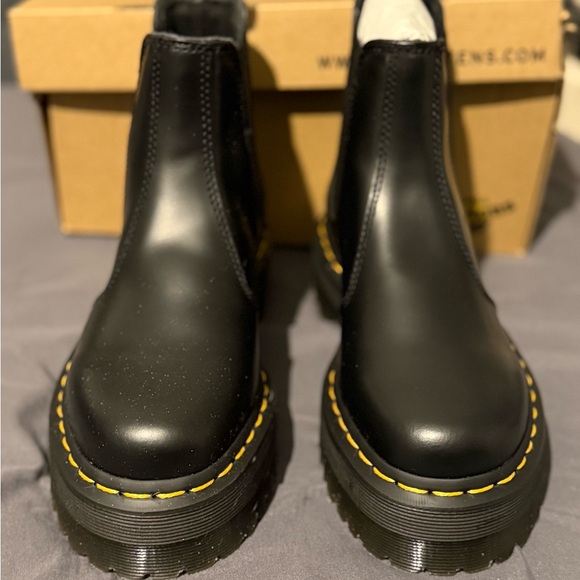 Dr. Martens Shoes - Dr. Martens 2976 Smooth Leather Platform Chelsea Boots: US Women’s 7 + Box